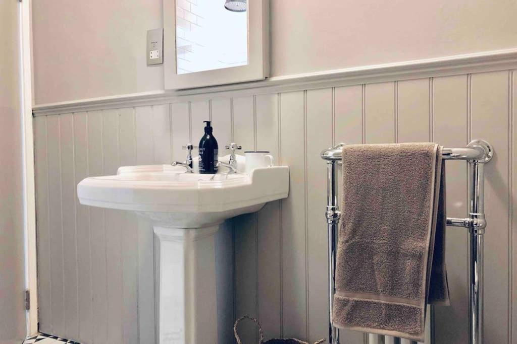 Seaside Escape - Gorgeous 2 Bed Apartment In St-Leonards-On-Sea Hastings Bagian luar foto