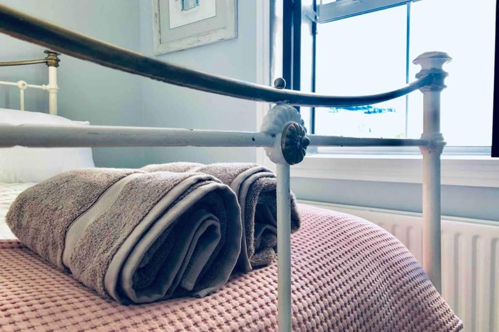 Seaside Escape - Gorgeous 2 Bed Apartment In St-Leonards-On-Sea Hastings Bagian luar foto